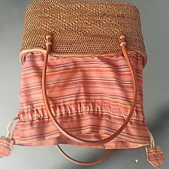 Straw bucket bag ,drawstring closure - Picture 6 of 8